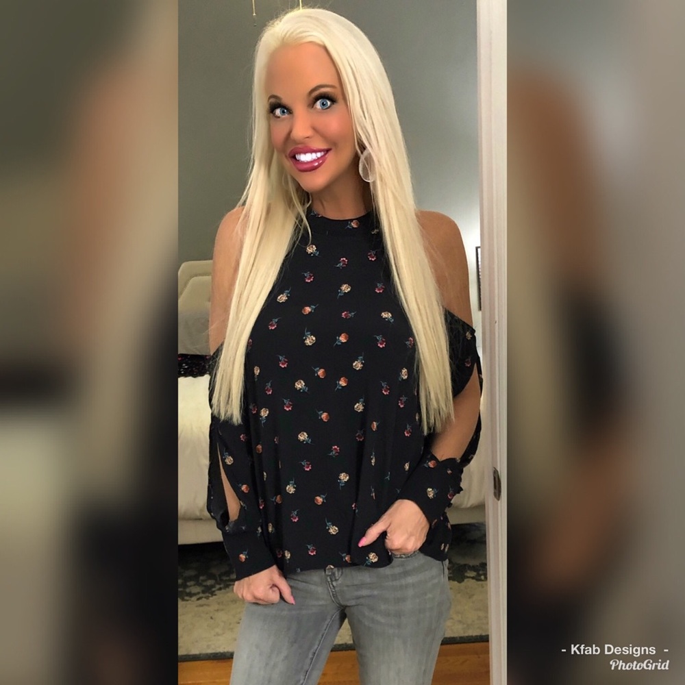 ❤️SALE!!  Black Floral Puffy Sleeve Top! - Picture 4 of 4